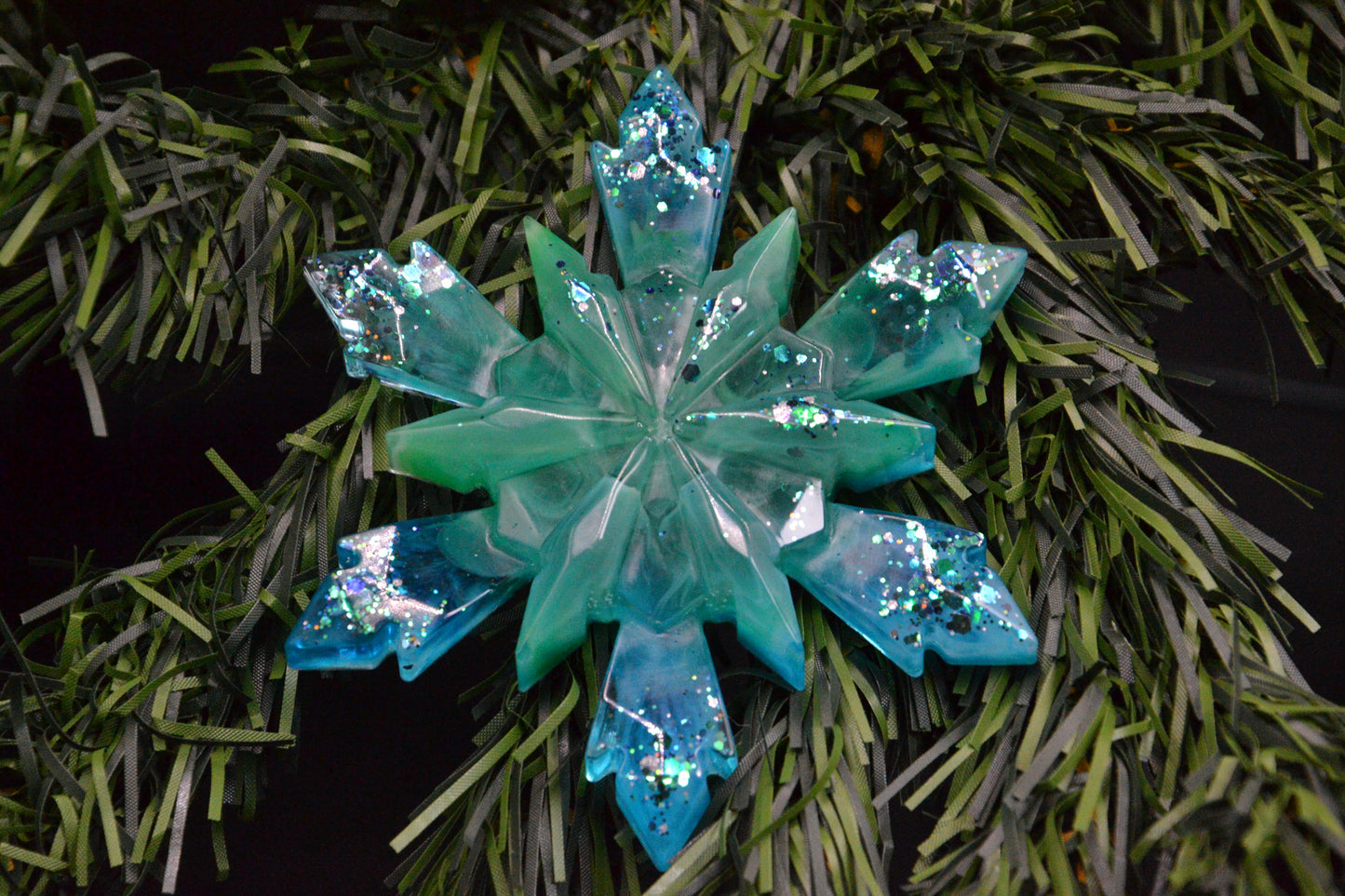 Téli varázslat – kézműves epoxy karácsonyfadíszek