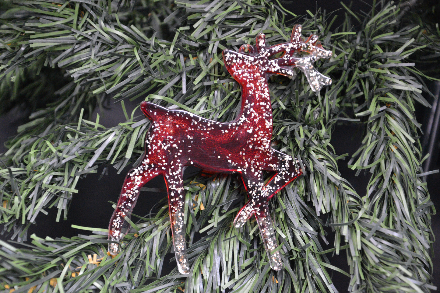 Karácsonyi varázs - kézműves epoxy díszek (piros - arany)