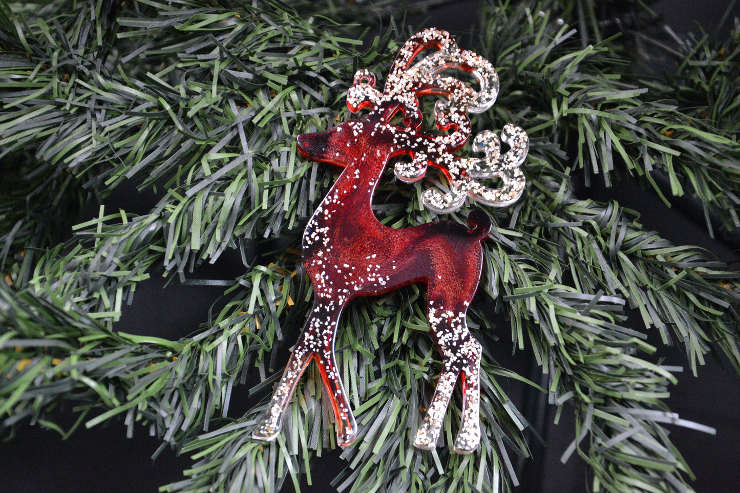 Karácsonyi varázs - kézműves epoxy díszek (piros - arany)