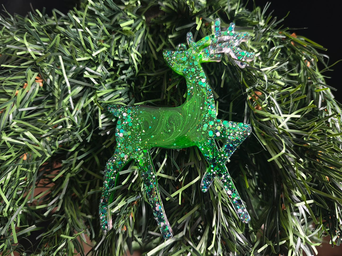 Erdei varázs epoxi karácsonyfadíszek (zöld-ezüst)