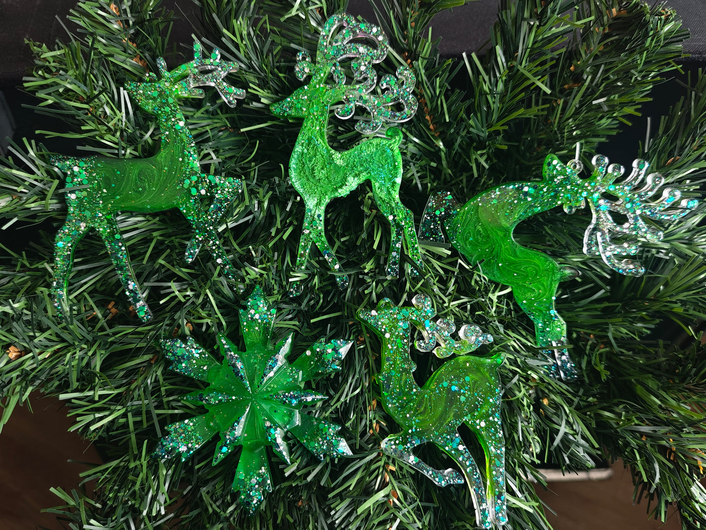 Erdei varázs epoxi karácsonyfadíszek (zöld-ezüst)